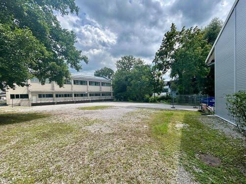 Blick auf das Grundstück - 