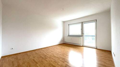 Wohnzimmer - 2 Zimmer Mehrfamilienhaus, Wohnhaus in Eberhardzell