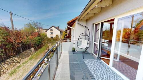 Balkon DG Ansicht 2 - Platzwunder! Pfiffiges und modernisiertes Reihenmittelhaus in ruhiger Lage von Neuenburg!