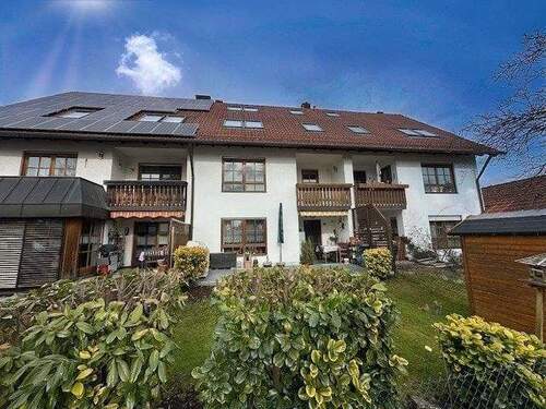 Wohnung im 1. OG Mitte - Einziehen oder vermieten: Charmante 2-Zimmer-Wohnung mit Balkon