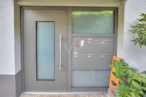 Eingangstüre - Etagenwohnung mit 72,90 m&sup2; in Bad Friedrichshall zum Kaufen