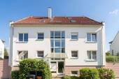 Titelbild - +++ Renovierte 2-Zimmer-Wohnung mit Garten in ruhiger Siedlungslage von Dresden-Mobschatz +++