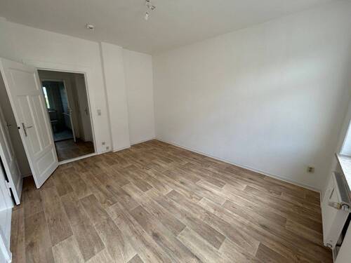 Wohnzimmer - 2 Zimmer Etagenwohnung in Magdeburg