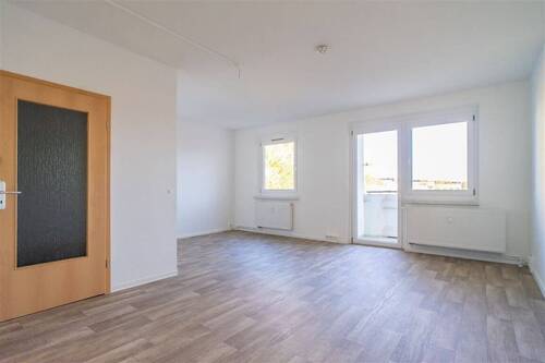 Wohnzimmer - * helle 2 Zimmerwohnung mit Balkon Zentrumsnah *