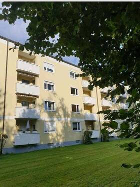 Hausansicht - Lehrstehende 3 Zimmer-Wohnung mit Balkon in ruhiger, sonniger Lage