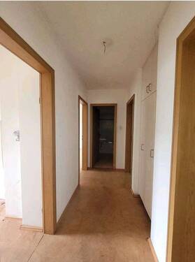 Flur - Etagenwohnung mit 64,00 m² in Kirchseeon zum Kaufen