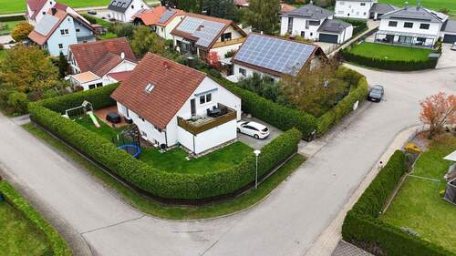 Bild 2 - 7 Zimmer Einfamilienhaus zum Kaufen in Bechhofen