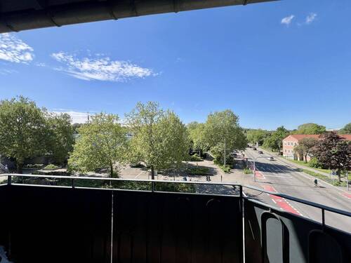 Blick vom Balkon - Etagenwohnung mit 59,70 m&sup2; in Ludwigsburg zum Kaufen