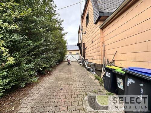 Hausseite mit Eingang - 