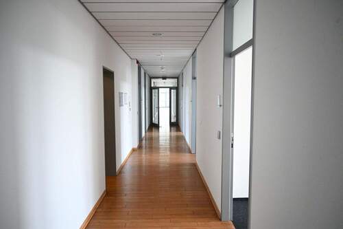 Flur zu den Einzelbüros - 