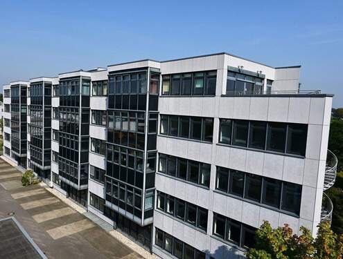 hintere Fassade / Parkplätze - 