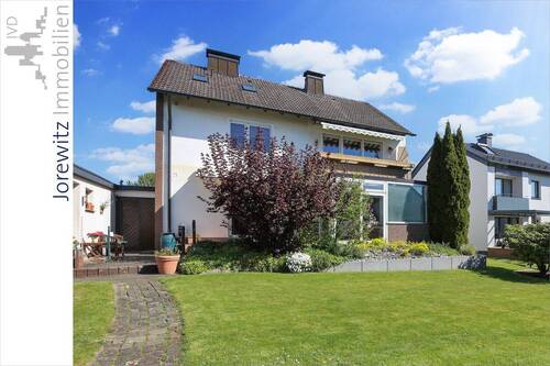 001 - Gartenansicht - Bielefeld-Brake: Gepflegtes, freistehendes Zweifamilienhaus mit schönem Garten und Garage