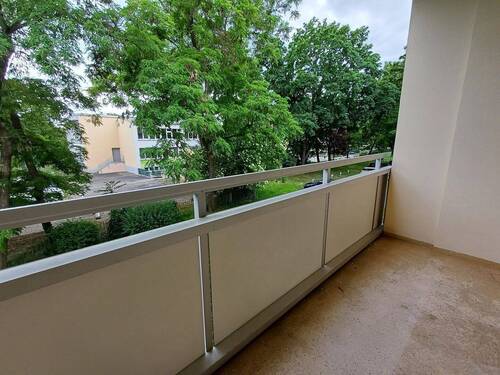 Balkonaussicht - 4 Zimmer Etagenwohnung zur Miete in Merseburg