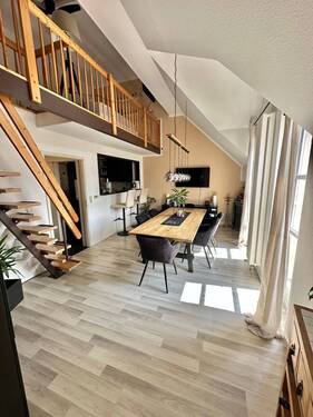 Treppe ins obere Stockwerk - 