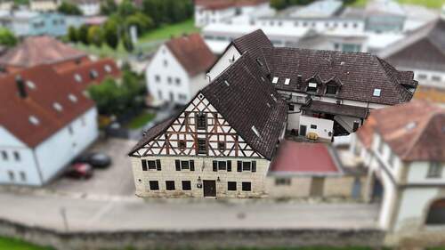 Außenperspektive - 2 Zimmer Mehrfamilienhaus, Wohnhaus zum Kaufen in Lichtenau