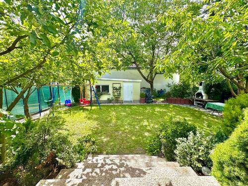 Blick von der Terrasse in den Garten - 