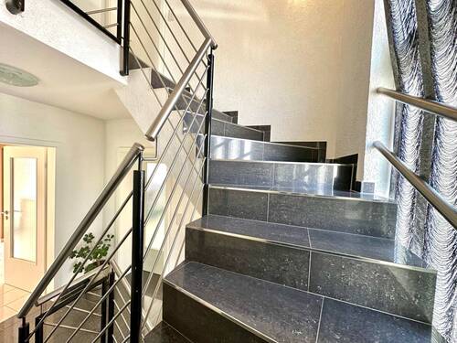Treppe vom Erdgeschoss ins Dachgeschoss - 