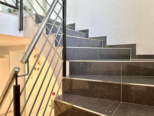Treppe vom Souterrain ins Erdgeschoss - 