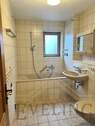 Badezimmer mit Badewanne - 