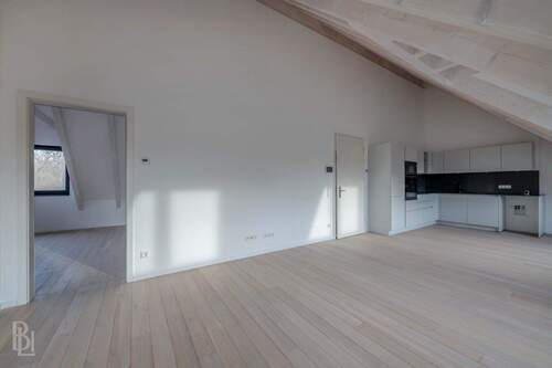 Zimmer - 2-Zimmer im Dachgeschoss zum Erstbezug - Hochwertige Einbauküche und Fußbodenheizung