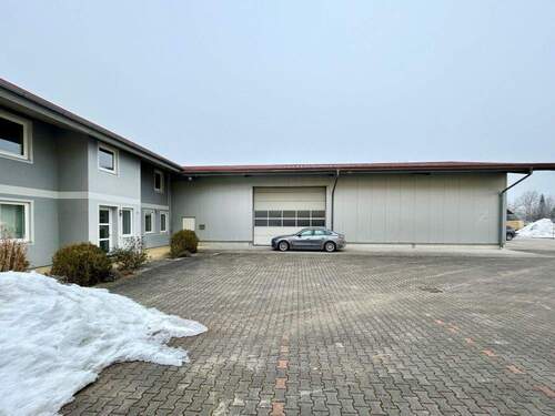 Gebäudeansicht - Halle zum Kaufen in Schnaitsee