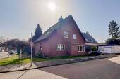Seitenansicht - Großzügiges Einfamilienhaus mit Sauna, Kamin und großem Grundstück in Frechen-Grefrath