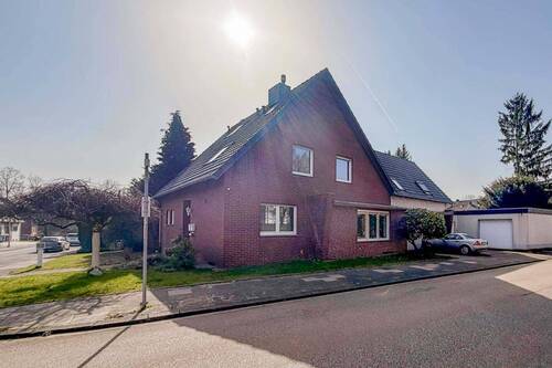 Seitenansicht - Großzügiges Einfamilienhaus mit Sauna, Kamin und großem Grundstück in Frechen-Grefrath