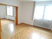 Esszimmer mit Tür zum Wohnzimmer - 