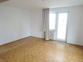 Wohnzimmer mit Ausgang Balkon - 