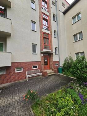 Hinterausgang - Etagenwohnung mit 50,30 m&sup2; in Altenburg zur Miete