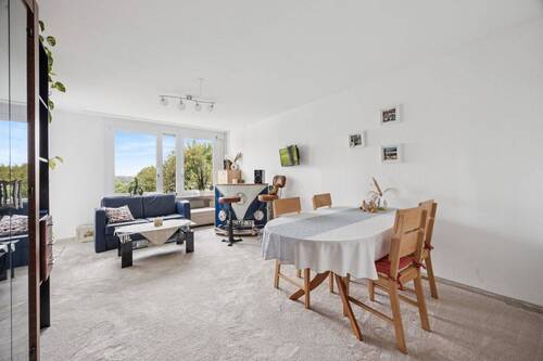 Wohnzimmer - 2-Zimmer-Wohnung mit 64 m² in zentraler Lage von Eglosheim