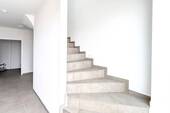 Eingang u. Treppe - 3 Zimmer Etagenwohnung zum Kaufen in Wrestedt