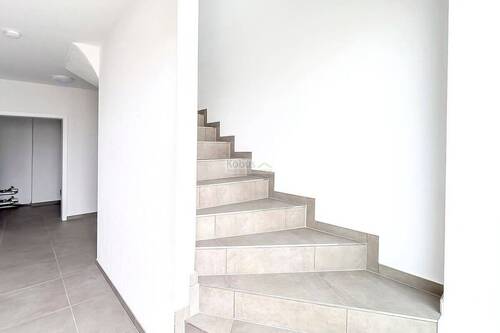 Eingang u. Treppe - 3 Zimmer Etagenwohnung zum Kaufen in Wrestedt