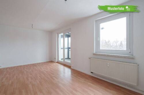 Musterbild Wohnzimmer - Ganz oben mit Aufzug im schönen Stadtteil Kapellenberg.