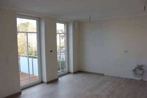 Wohnzimmer mit offener Küche (10) - 