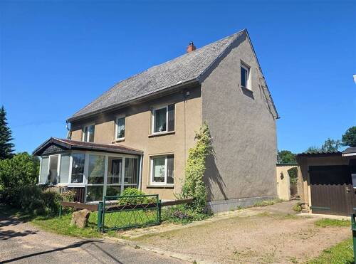 Zufahrt Stellplatz / Garage - 8 Zimmer Einfamilienhaus in Greifendorf