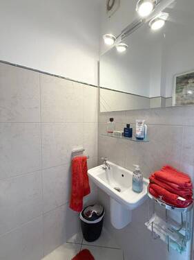 EG WC - 
