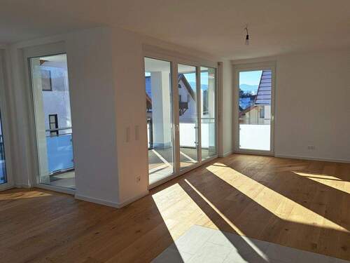 Wohnzimmer und Loggia - Etagenwohnung mit 128,00 m&sup2; in Wittnau zum Kaufen