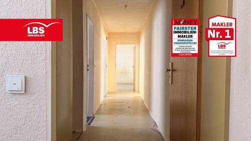 Wohnungseingang - Etagenwohnung mit eigener Garage und Blick ins Grüne