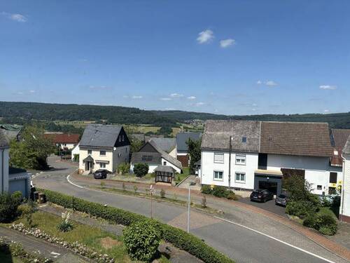 Blick aus dem Fenster - 6 Zimmer Einfamilienhaus in Berzhahn