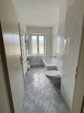 Bad mit Badewanne - 
