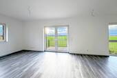 Wohnzimmer u. Essbereich - 