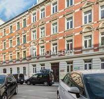Gepflegte 2-Zimmer-Wohnung mit Balkon am Karl-Heine-Kanal in saniertem Denkmalhaus - Leipzig Lindenau