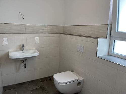 Badezimmer - 4 Zimmer Etagenwohnung zum Kaufen in Hemhofen