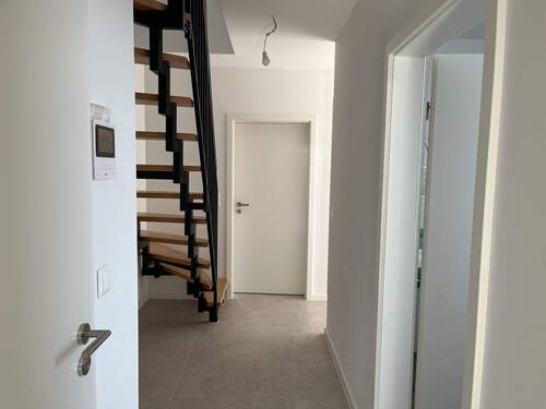 Flur - Etagenwohnung mit 81,00 m² in Hemhofen zum Kaufen