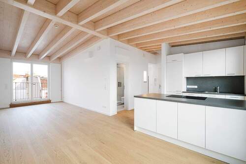 Wohnbereich mit offener Küche - 3 Zimmer Etagenwohnung in Berlin