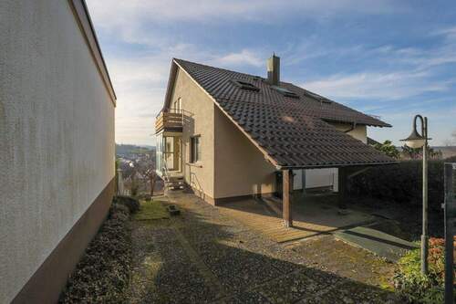 Vorderansicht - Wohnhaus in top Aussichtslage - 475.000,00&nbsp;EUR Kaufpreis, ca.&nbsp; 131,00&nbsp;m&sup2;&nbsp;Wohnfl&auml;che