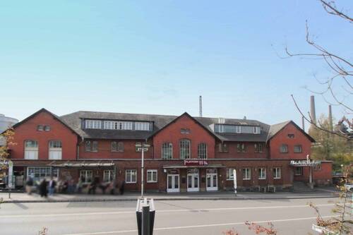 Außenansicht - Gründerzeitjuwel am UNESCO-Weltkulturerbe - Denkmalgeschütztes Bahnhofsgebäude in Völklingen