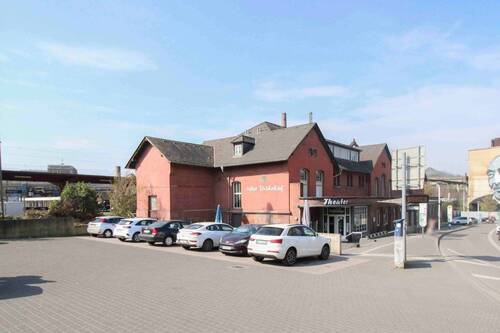 Außenansicht mit Parkplätzen - Gewerbeobjekt (Büro, Produktion, Verkauf) in Völklingen zum Kaufen