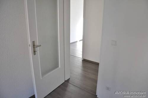 Wohnzimmer zum Flur - 2 Zimmer Etagenwohnung in Nürnberg